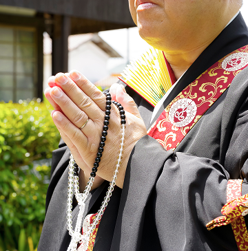 大切な思い出を、天国へ届ける。心に寄り添う「お焚き上げ・遺品供養」